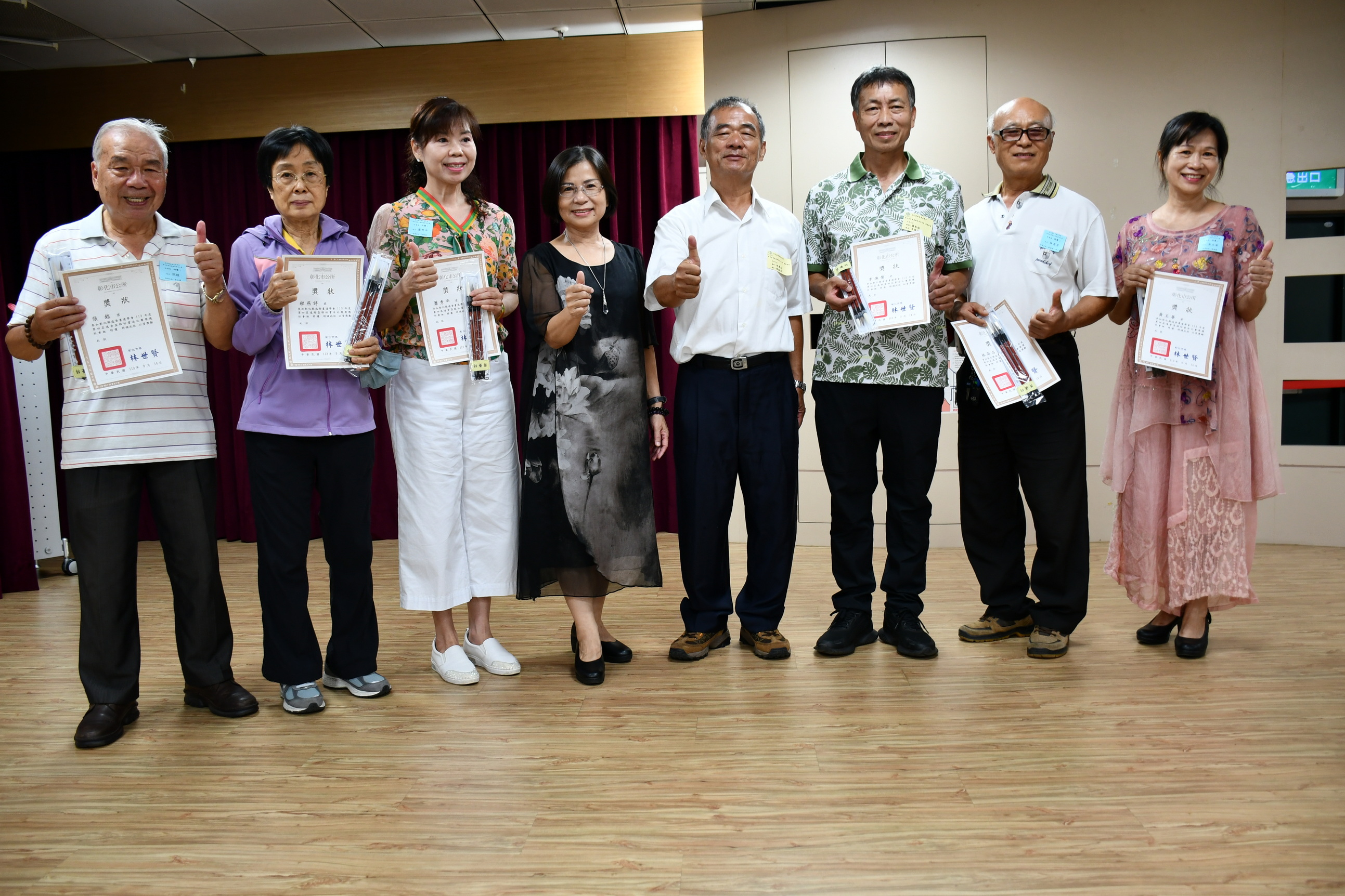 ▲彰化縣逸晉書道學會主辦的「第四屆逸晉盃臨帖書法比賽」成果展，匯集了書法愛好者們的創作心血，正在彰化市婦女學苑展出。（記者張溎壕攝）
