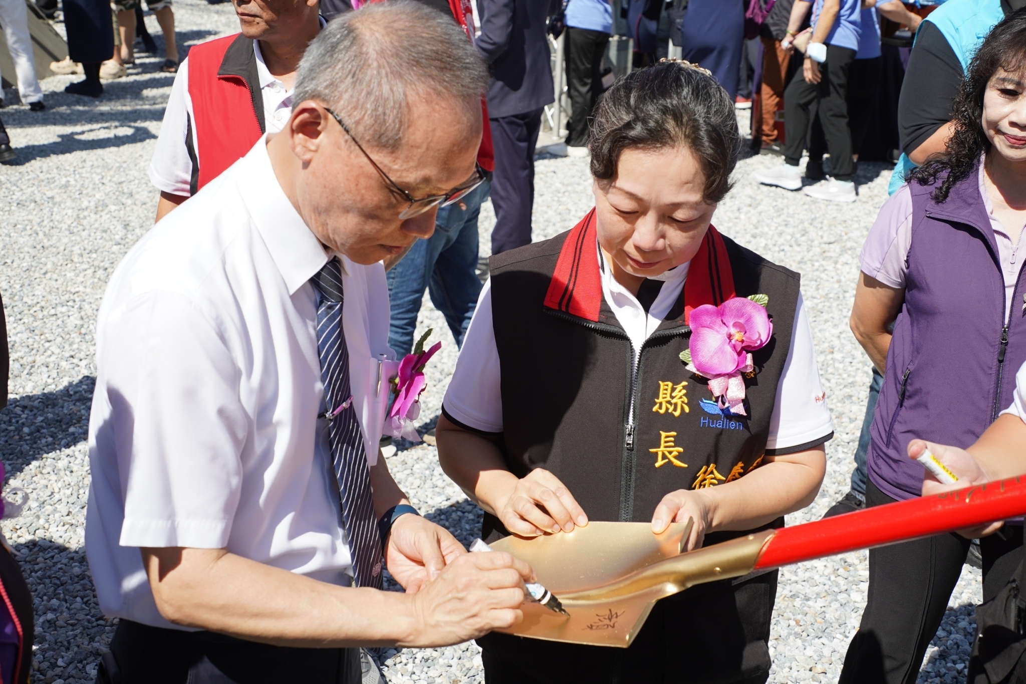 花蓮縣府與慈濟9月14日舉辦「0403花蓮地震」主商段大愛屋新建工程動土奠基典禮儀式。