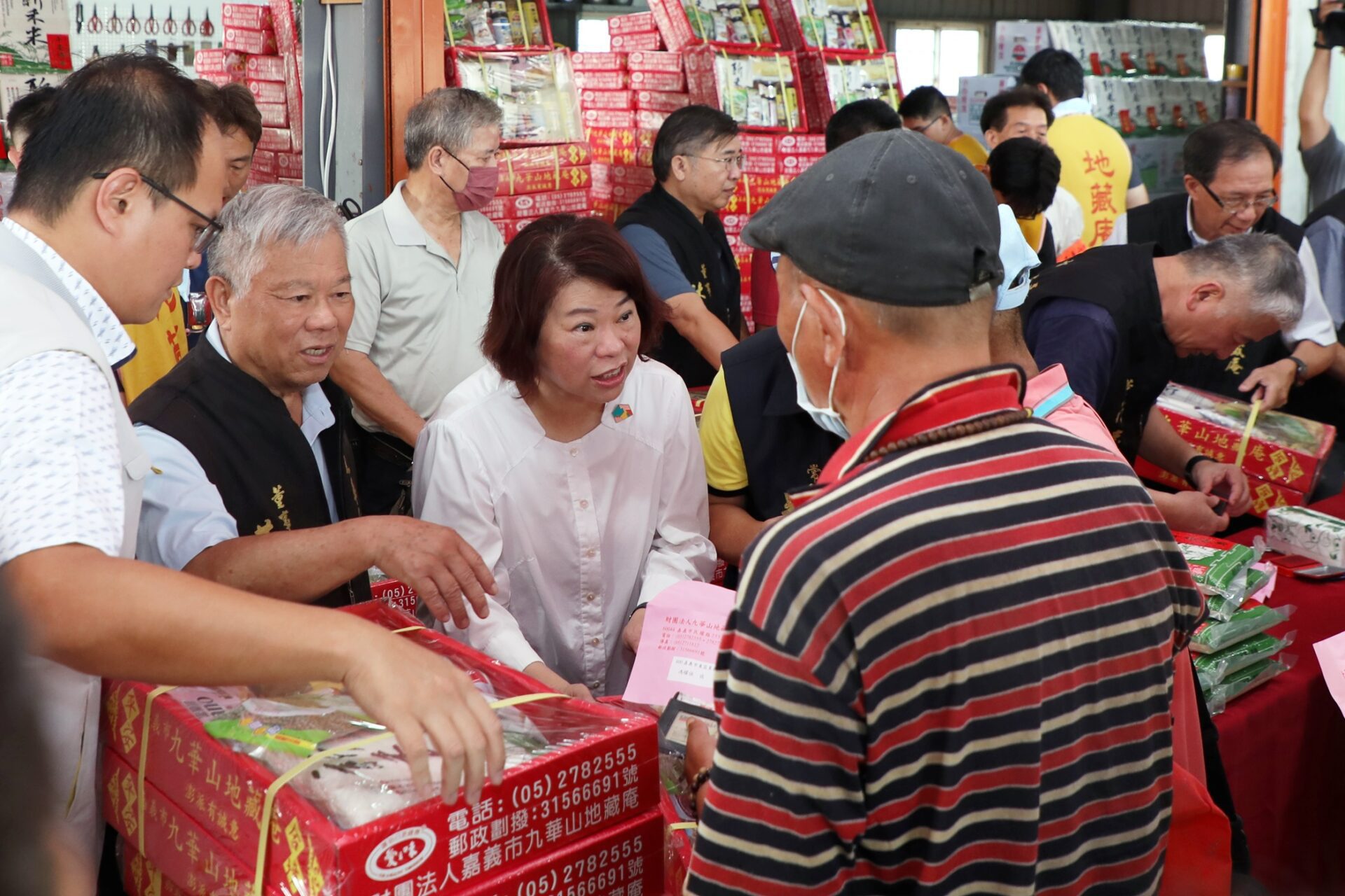 九華山地藏庵中秋發放贊普品 與嘉市府攜手送愛心
