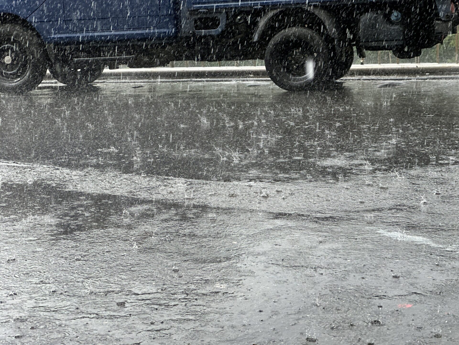 氣象署對臺南發布大雷雨訊息 颱風貝碧佳撲向大陸