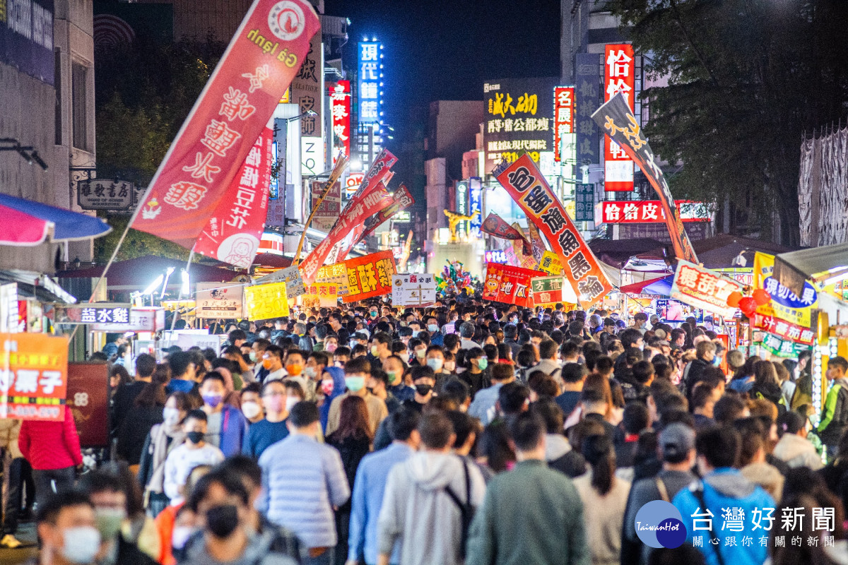 嘉義市文化路夜市假日人潮／嘉義市府提供