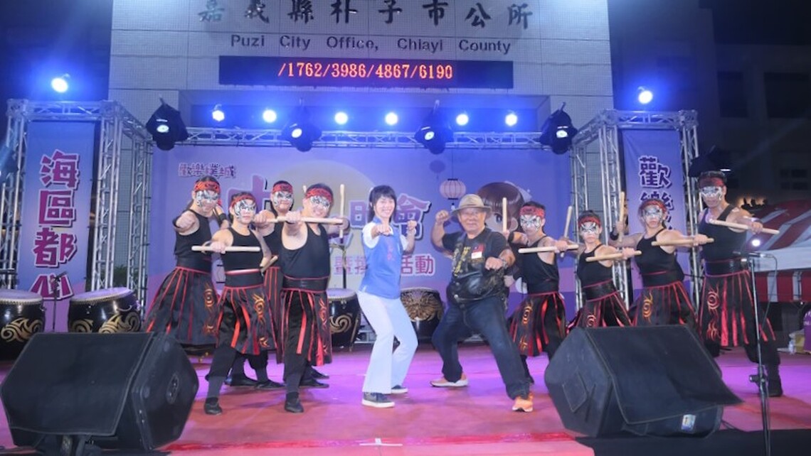 樸城慶團圓 中秋晚會熱鬧登場 近500多個摸彩品與市民同樂