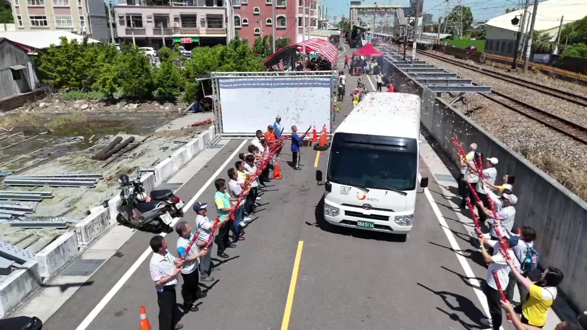 ▲彰化縣永靖鄉公所舉辦幸福巴士通車典禮,讓永靖鄉西行線和東行線兩條固定路線將大大改善公共交通網絡。(永靖鄉公所提供)