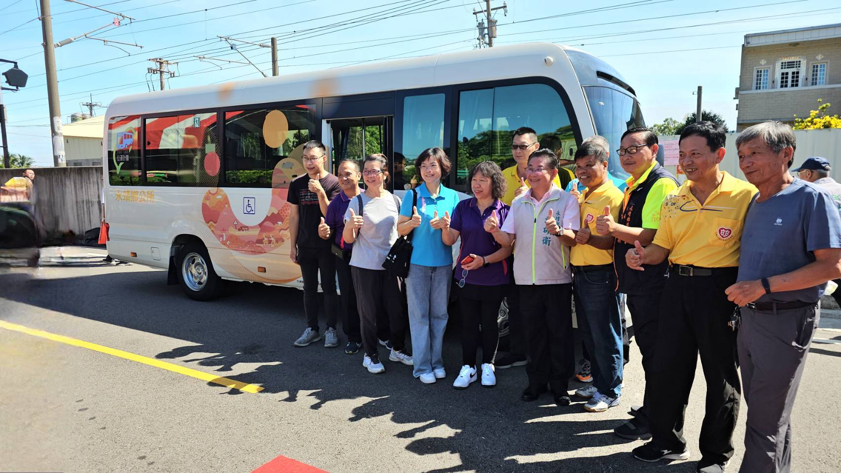 ▲彰化縣永靖鄉公所舉辦幸福巴士通車典禮，讓永靖鄉西行線和東行線兩條固定路線將大大改善公共交通網絡。（永靖鄉公所提供）