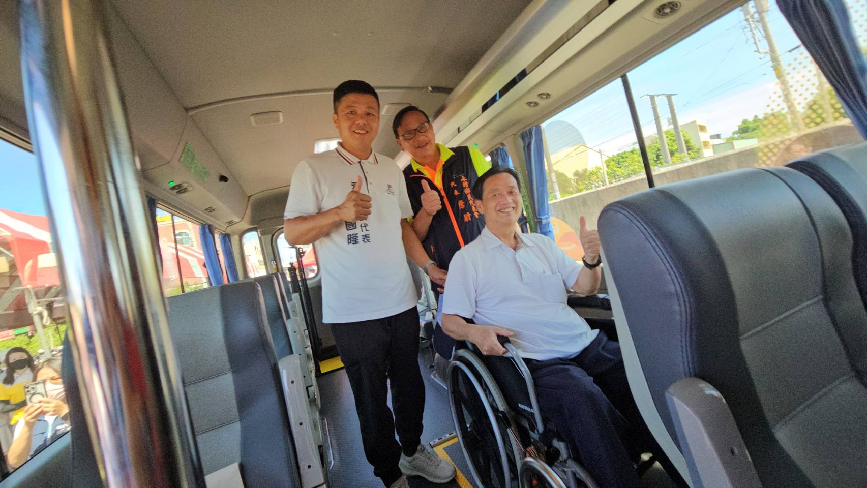 ▲彰化縣永靖鄉公所舉辦幸福巴士通車典禮，讓永靖鄉西行線和東行線兩條固定路線將大大改善公共交通網絡。（永靖鄉公所提供）