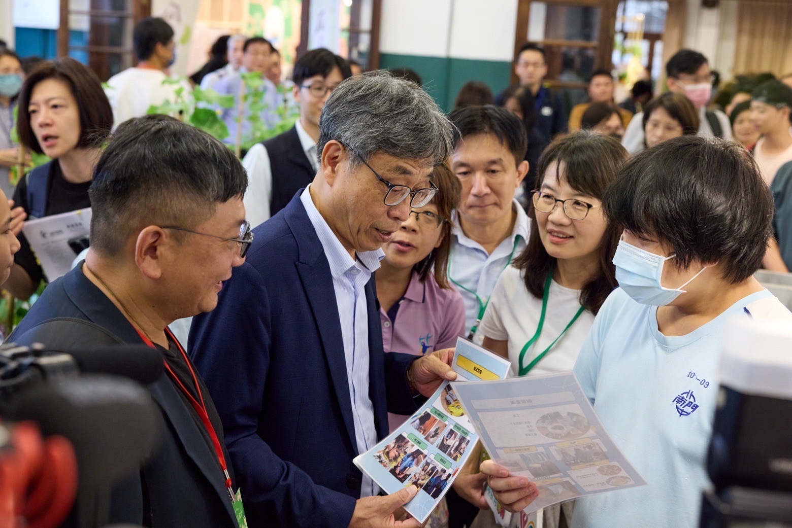 部長巡本部試驗改良場成果及與師生交流