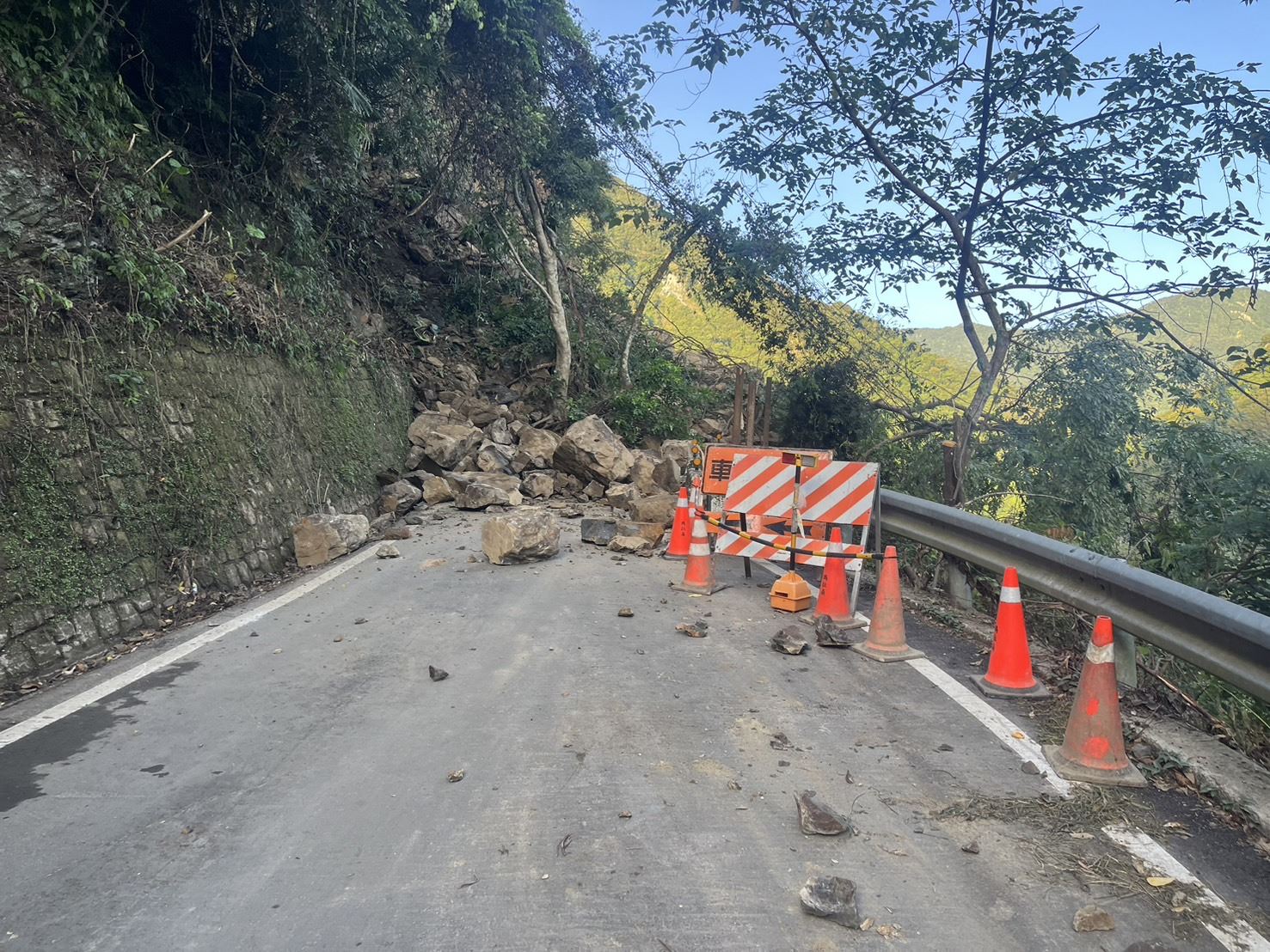 桃園復興道路坍方困逾300民眾 替代道拚下午搶通