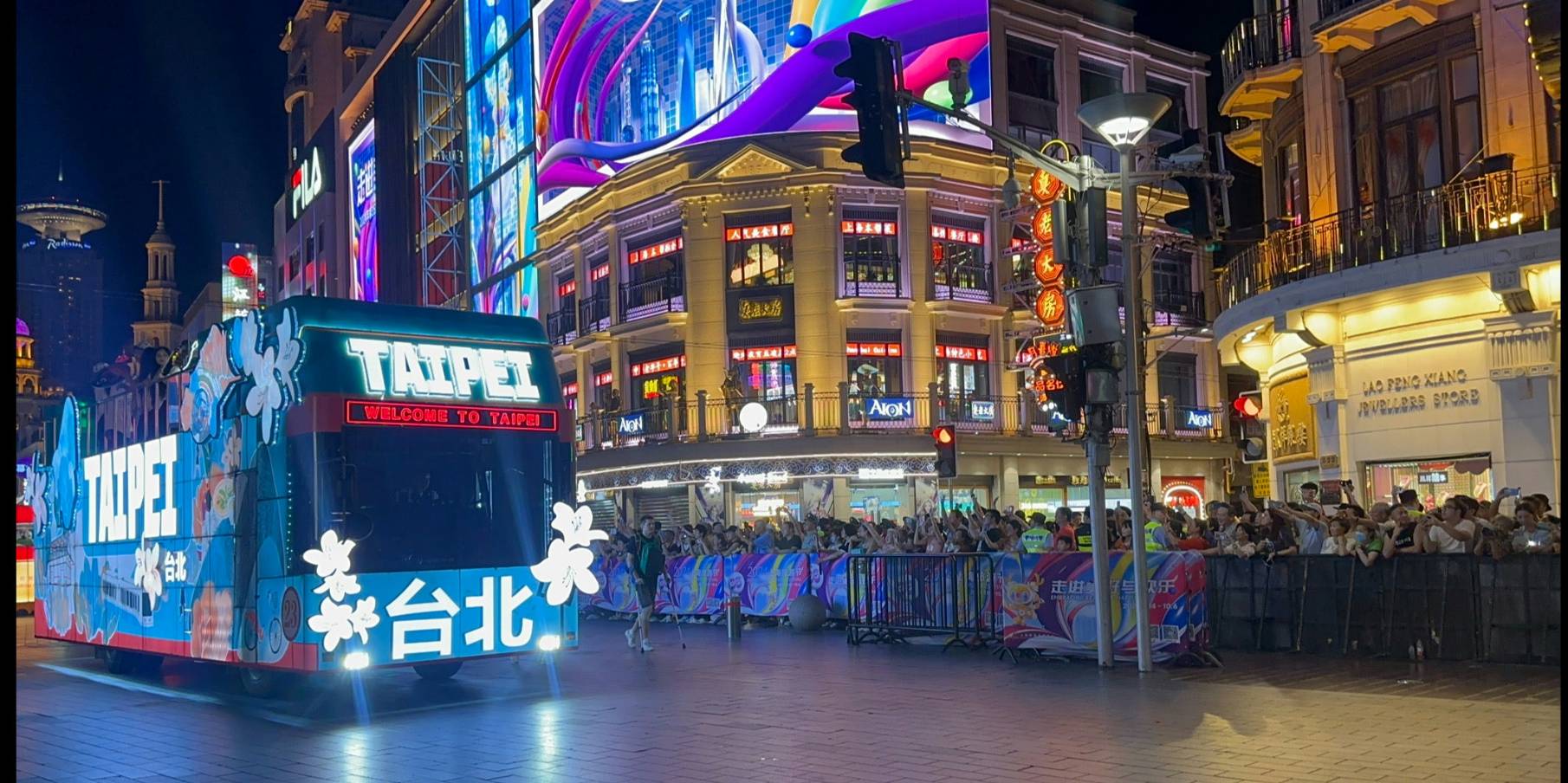 北市形象花車登上海旅遊節 巡迴街頭邀國際遊客訪臺北