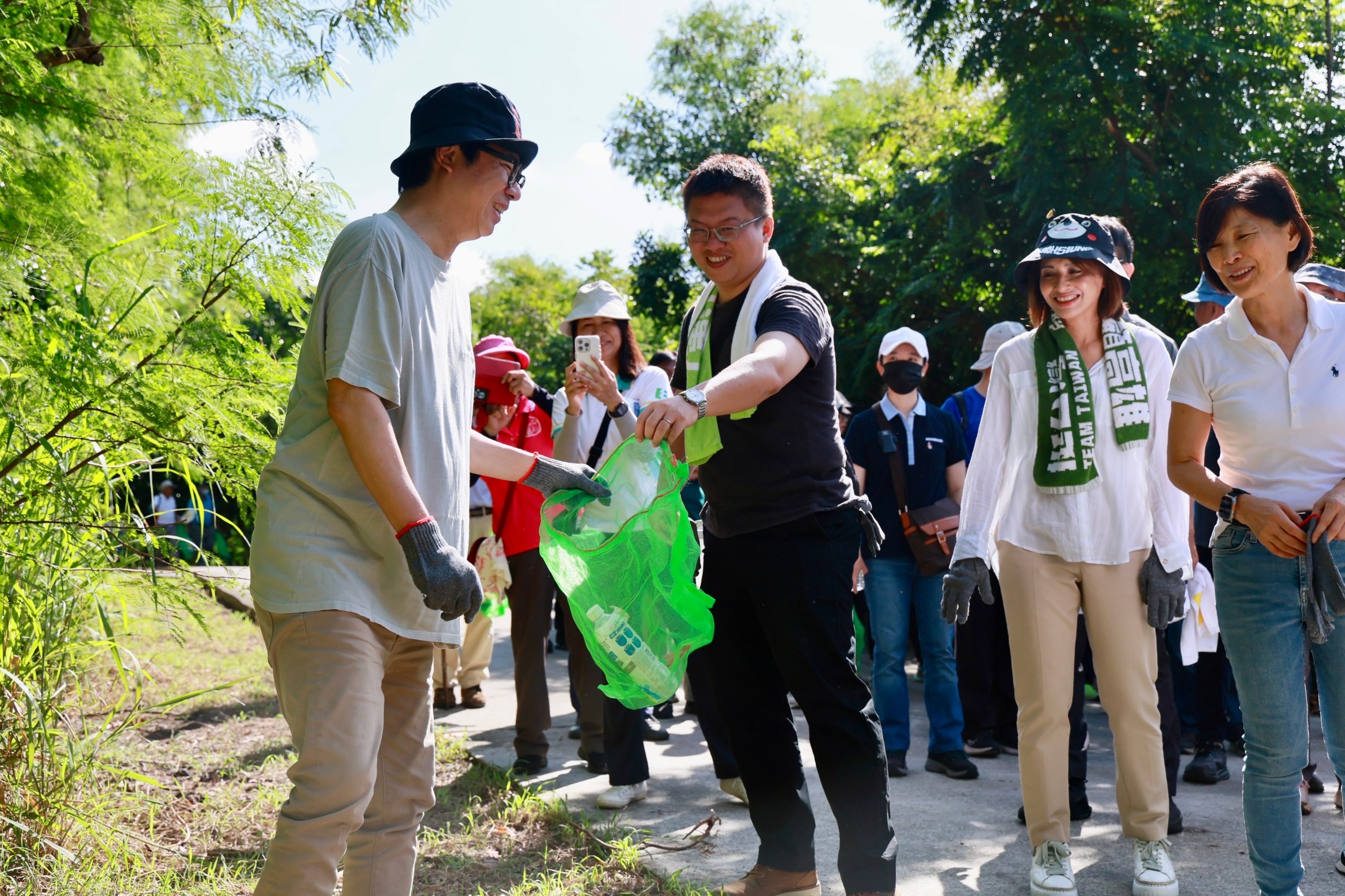 彌陀漯底山淨山,陳其邁帶隊宣示2050淨零永續願景 彌陀漯底山淨山,陳其邁帶隊宣示2050淨零永續願景