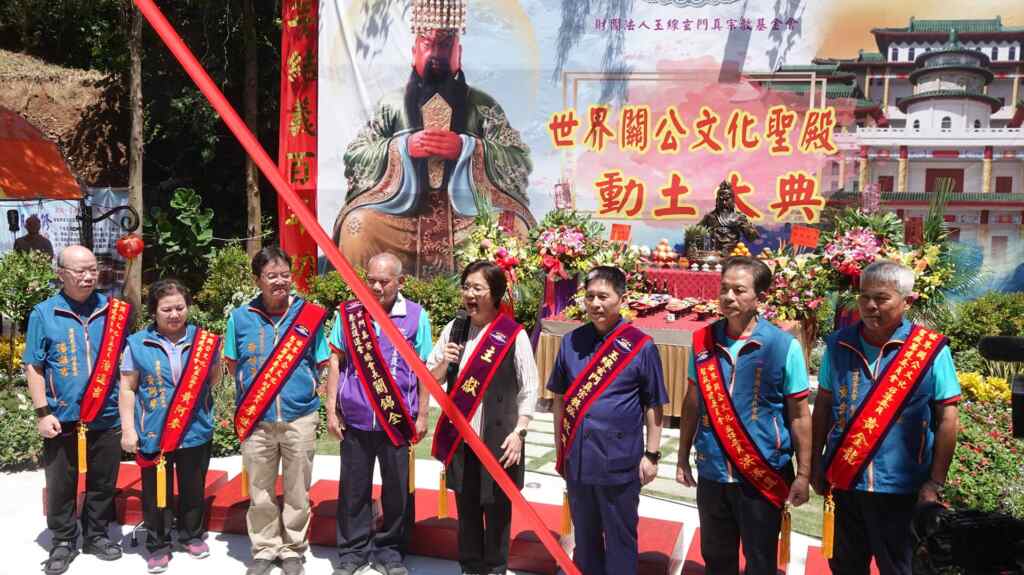 ▲關聖帝君信仰修行聖地-彰化花壇玄門真宗,於今天隆重舉行「世界關公文化聖殿動土大典」,現場聚集了超過千名信眾前來朝聖。(記者林明佑攝)