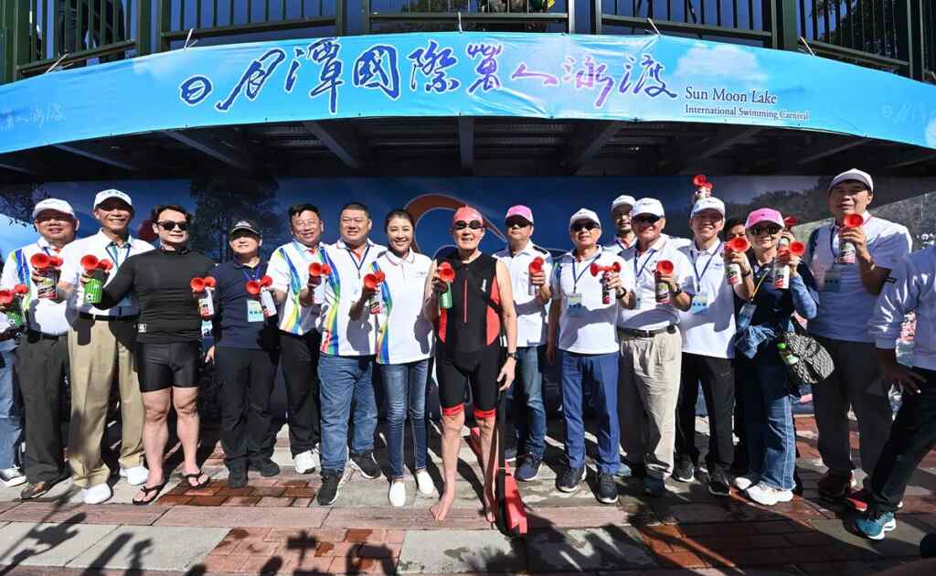 ▲第42屆日月潭萬人泳渡今天登場，計有22,606人、1,869隊伍報名參加。（記者張玉泰攝）