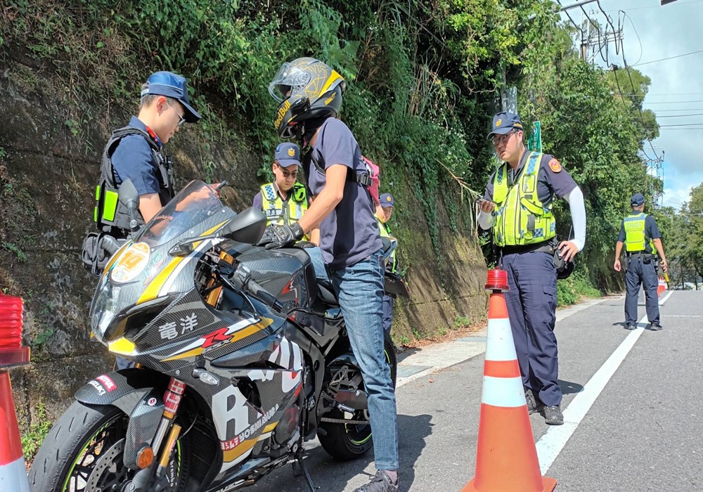 機車安全月大執法 新店警監聯合稽查北宜山道猴 258 248240915a01