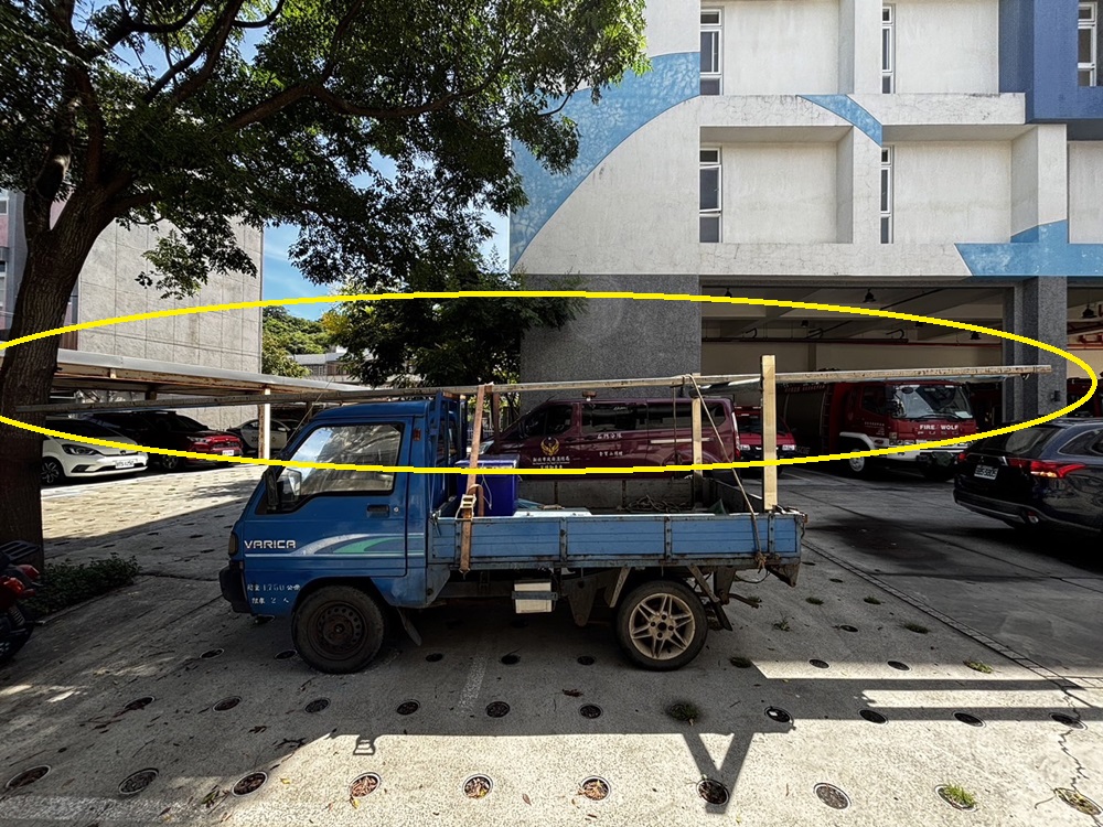 小貨車鐵樑太長 臨檢警鷹眼查獲安毒與卡西酮煙油 276 cnews204240915a02