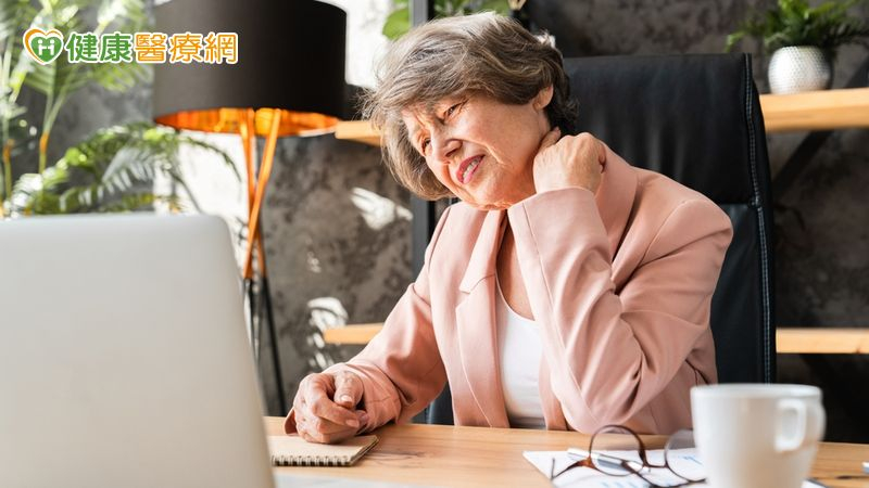 他肩頸痠痛又手麻憂中風 醫揭「常見致病因」:多數人都中
