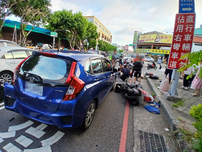 ▲汽車逆向衝撞4名傷者送醫(圖/記者王俊勝 翻攝)