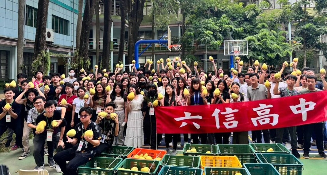 麻豆果農溫暖送柚 福「佑」六信師生過中秋