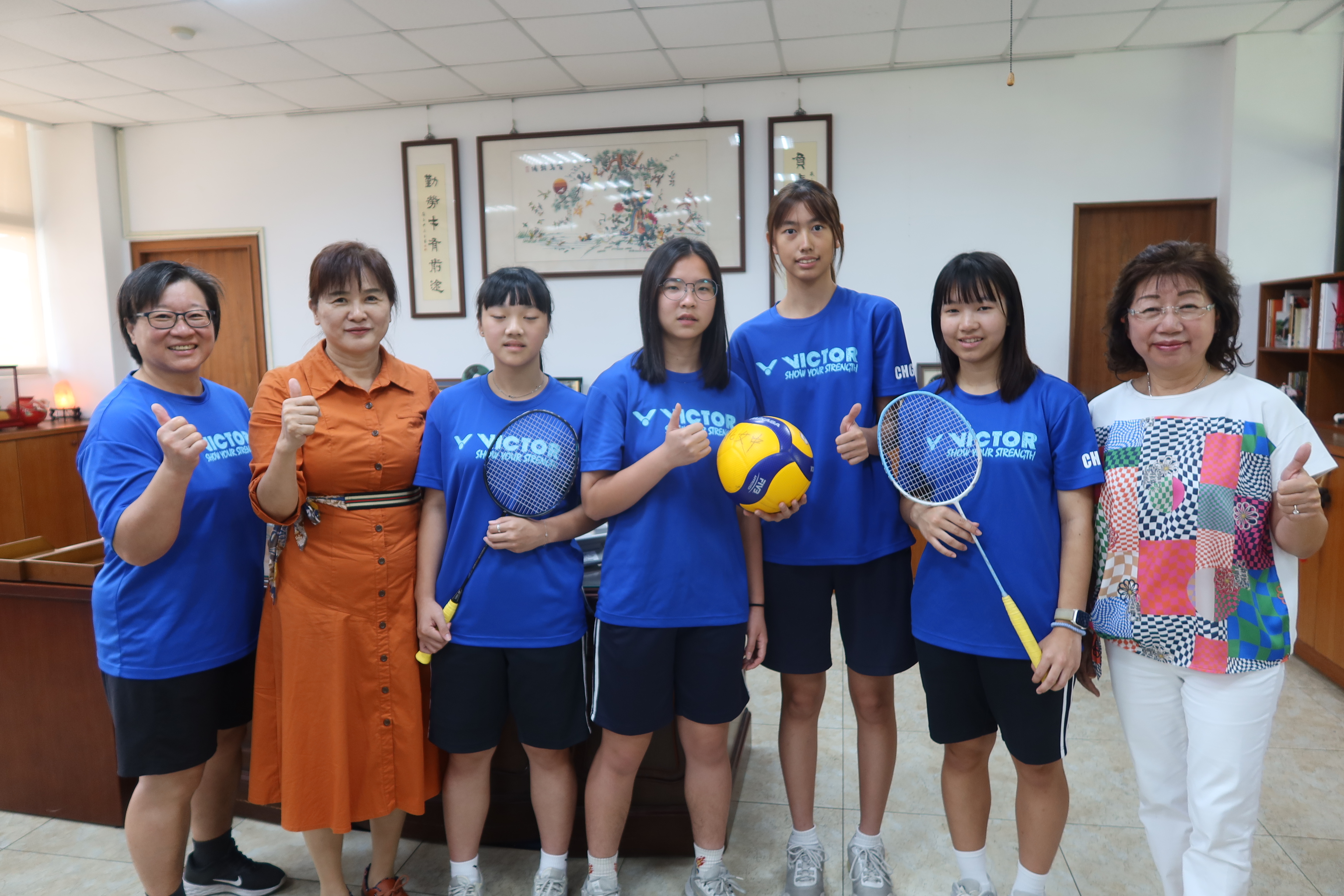 ▲彰女排球與羽球隊移地日本訓練,校長陳香妘說,希望彰化女中未來也能成為國家栽培「奧運」選手的重鎮。(記者張溎壕攝)
