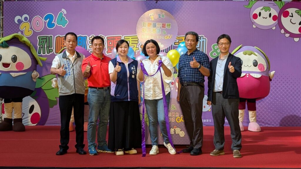 ▲圖說:左起:烈嶼鄉代表會主席 林長耕、金門縣政府參議 陳祥麟烈嶼鄉鄉長 洪若珊、立法委員 陳玉珍、交通部觀光署旅遊推廣組組長黃怡平、海洋委員會海洋資源處科長林群皓。(照片提供/金門縣烈嶼鄉公所)