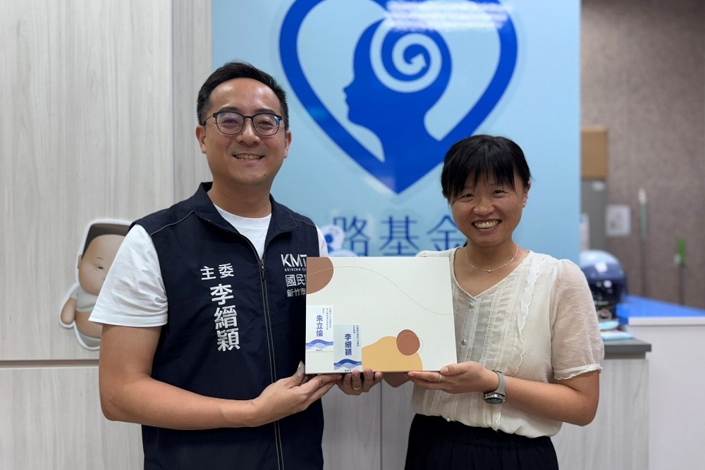 中秋全國購庇護月餅送愛心20年不間斷 朱立倫:國民黨助弱勢不缺席 246 中秋全國購庇護月餅送愛心20年不間斷 朱立倫:國民黨助弱勢不缺席 245