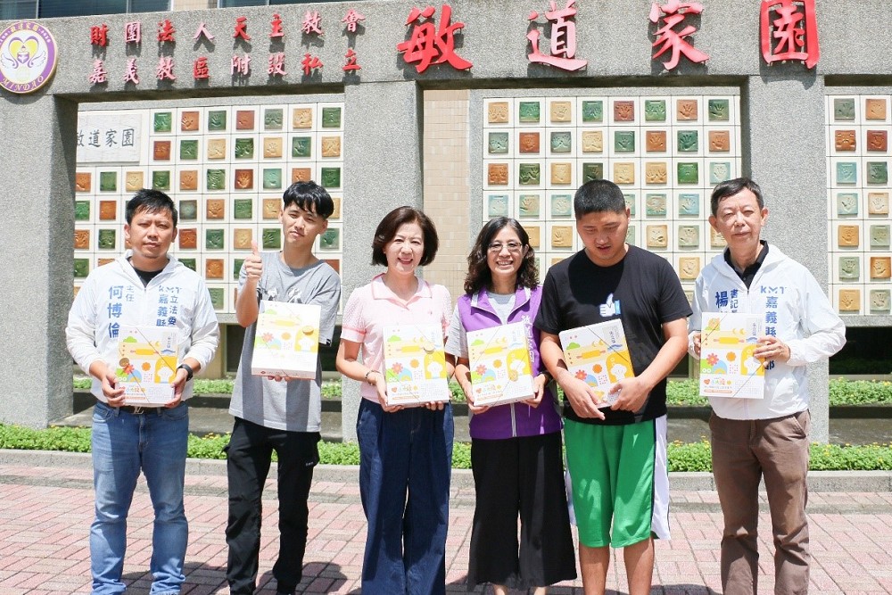 中秋全國購庇護月餅送愛心20年不間斷 朱立倫:國民黨助弱勢不缺席 250 中秋全國購庇護月餅送愛心20年不間斷 朱立倫:國民黨助弱勢不缺席 249