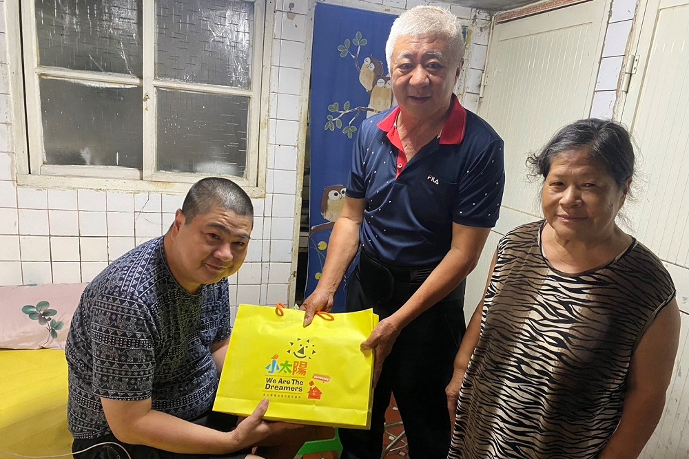中秋全國購庇護月餅送愛心20年不間斷 朱立倫:國民黨助弱勢不缺席 252 中秋全國購庇護月餅送愛心20年不間斷 朱立倫:國民黨助弱勢不缺席 251
