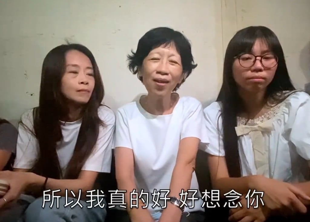 柯文哲妻子陳佩琪16日晚間在北所外靜坐,哽咽表示,好想念丈夫。翻攝民眾黨組織部臉書