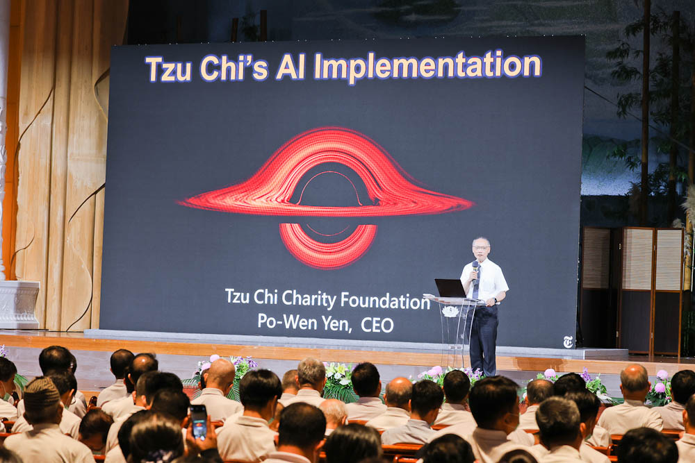 慈濟慈善事業基金會顏博文執行長演講,探討慈濟如何使用人工智慧(AI)來提升慈善工作。