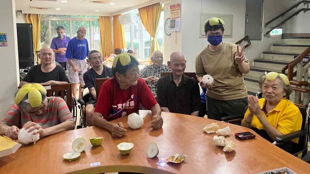 ▲中秋節是月圓人團圓的好時節,彰化榮家舉辦秋節活動,讓大家一同歡慶。(記者林明佑翻攝)
