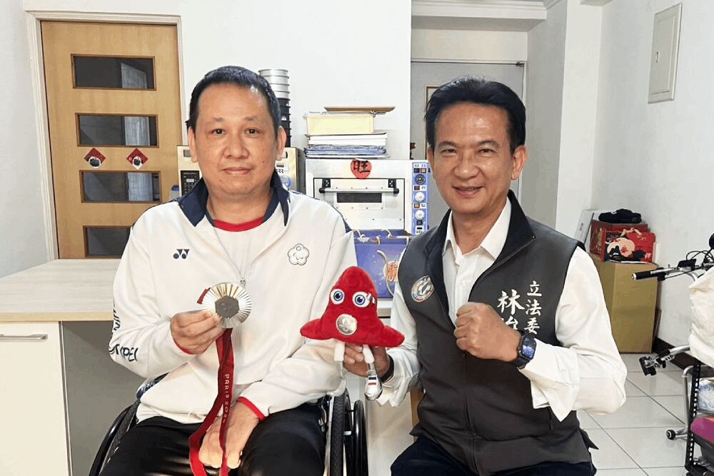 拜訪帕運桌球銀牌程銘志 林俊憲爭取提高獎金留住台南運動人才 216 照片來源:林俊憲國會辦公室