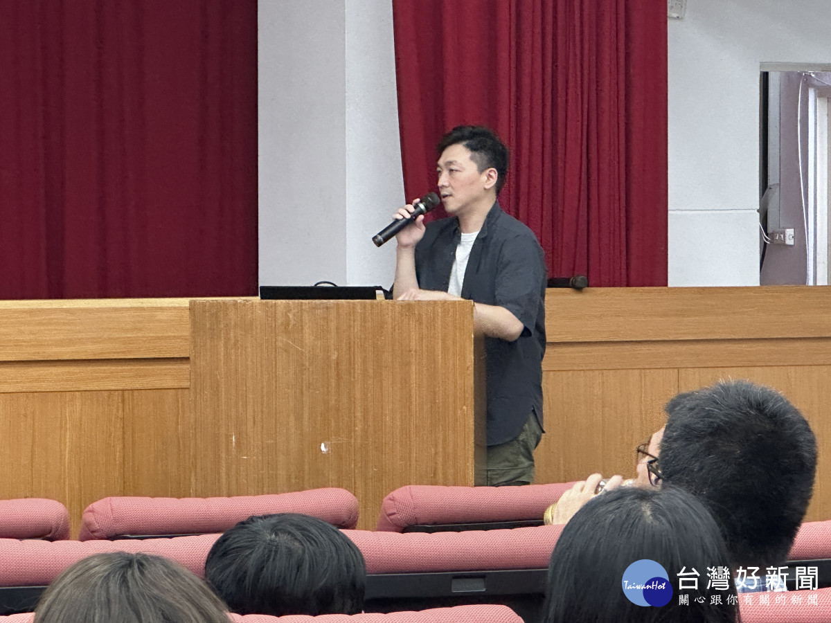 環境部環境管理署長官進行土污法貯存系統法規說明