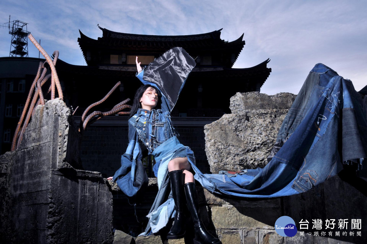 楊紘亦作品系列：Yalper，以舊衣改造的概念發想，呼應永續時尚的全球議題。