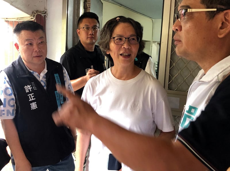 蔡壁如(右2)等民眾黨民代17日揪200名小草為柯文哲祈福。圖為蔡壁如14日參加民眾黨在嘉義市舉行的「眾聲集結.大嘉開講」活動。中央社
