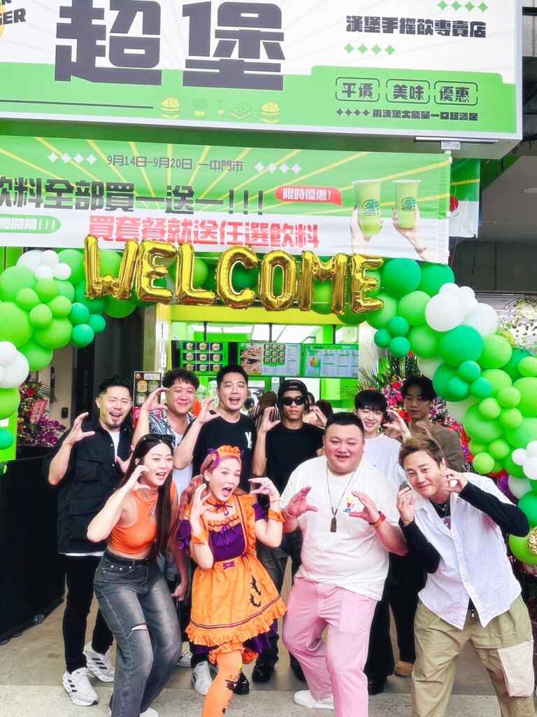 ▲超堡Super Burger漢堡手搖飲專賣店一中門市於14日盛大開幕,為台中帶來全新飲食風潮。(記者林明佑翻攝)