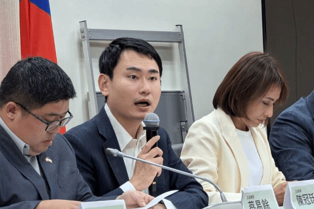 盼國土計畫法展延重調整 蔡易餘、陳冠廷多名綠委齊喊話 238 照片來源:蔡易餘國會辦公室