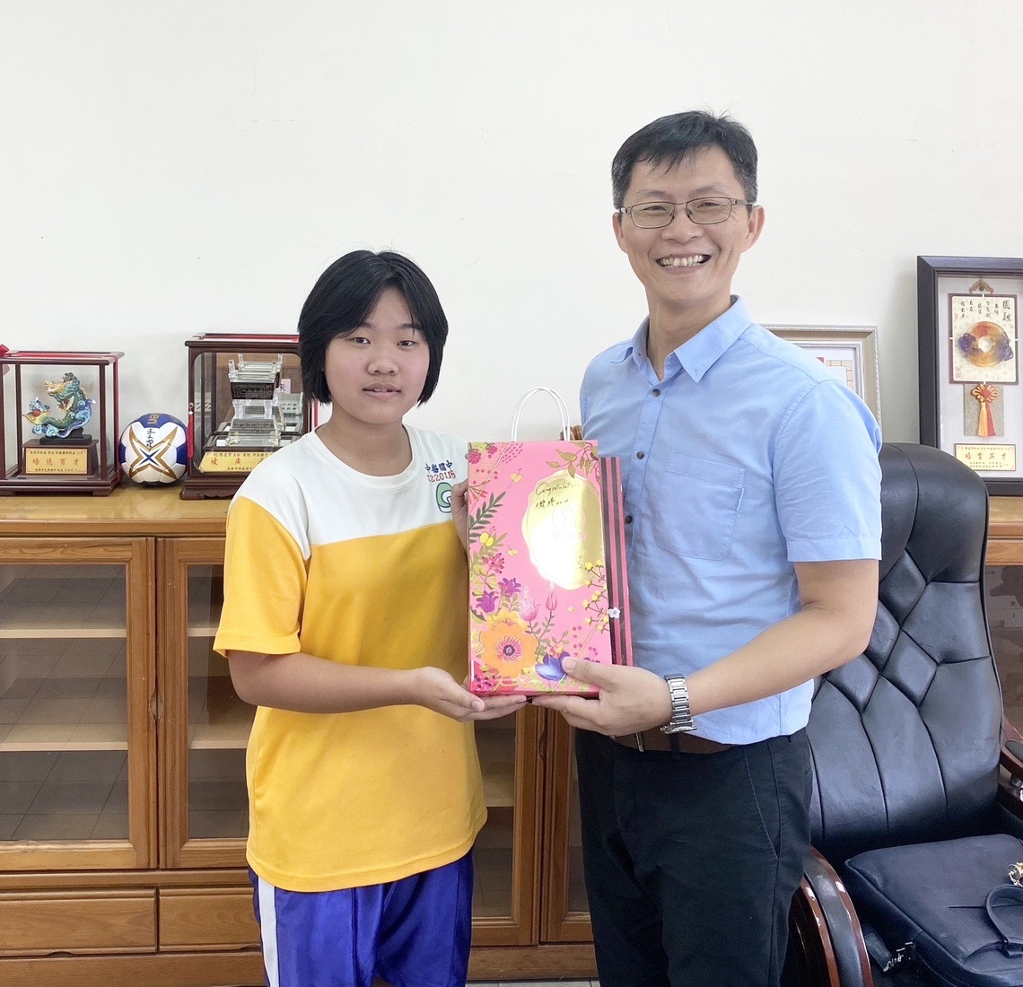 漾新聞|返台就學不到一年就拿到國語文競賽作文第六名 中崙學子克服逆境值得鼓勵