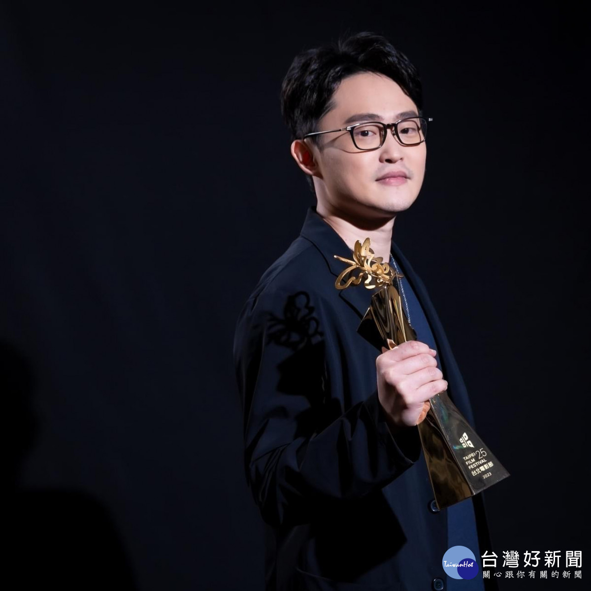 嚴振欽是金鐘金馬常勝軍。