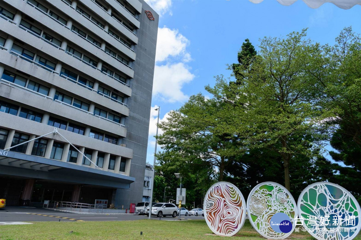 留駐「汲光片羽」 林口長庚攜手桃園市文化局佈展地景藝術