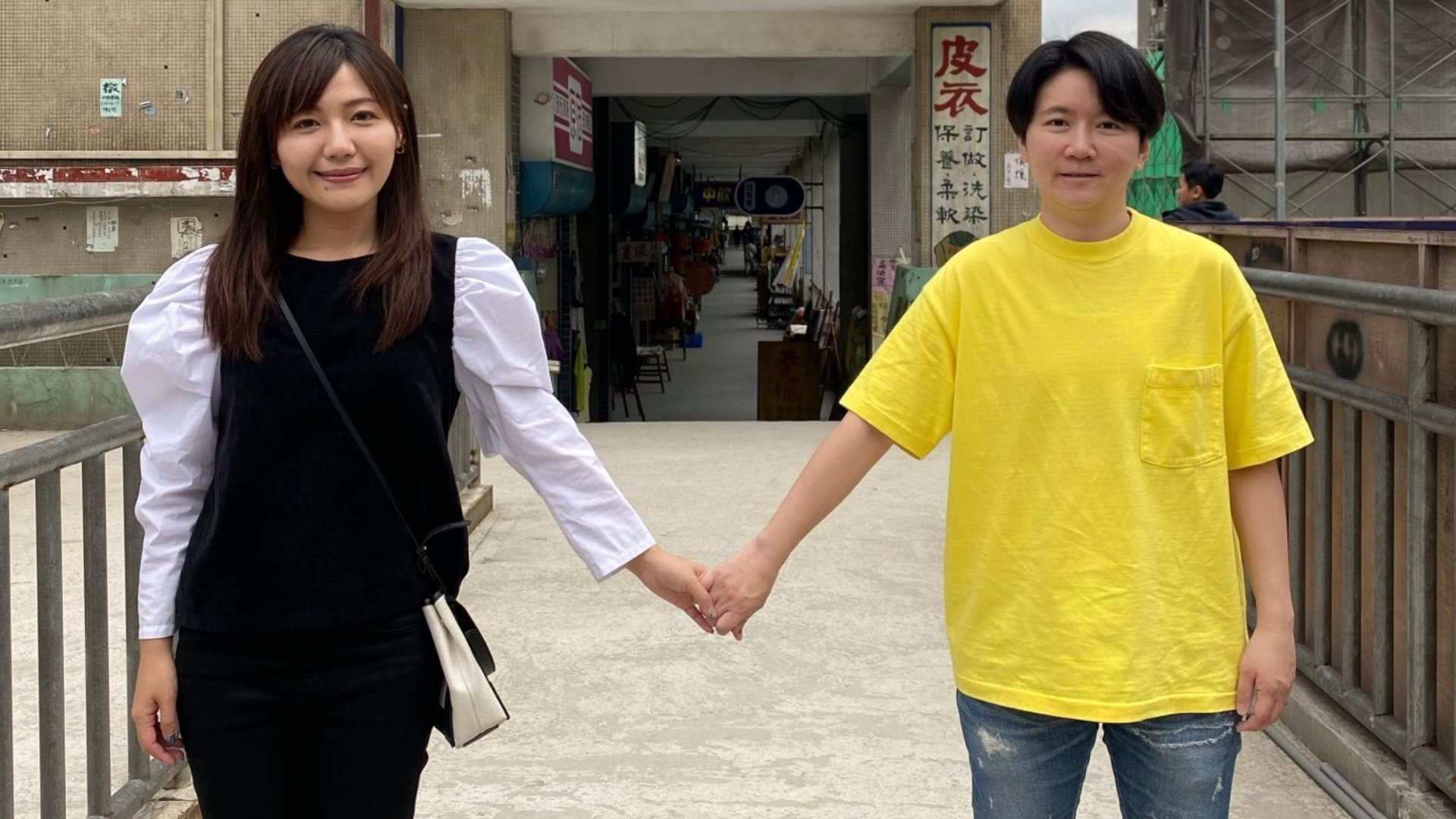 吳沛憶19日貼出與許家蓓牽手照,哀痛喊「這一生能遇見互相扶持的伴侶,我很幸運,謝謝妳」。翻攝吳沛憶Threads