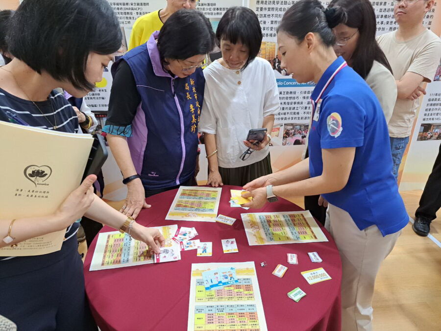 圖/新北市政府社會局今年以「築夢學老、晚美人生我做主」為主題,參加臺灣健康城市暨高齡友善獎「活躍獎」的比賽。(新北市政府社會局提供)