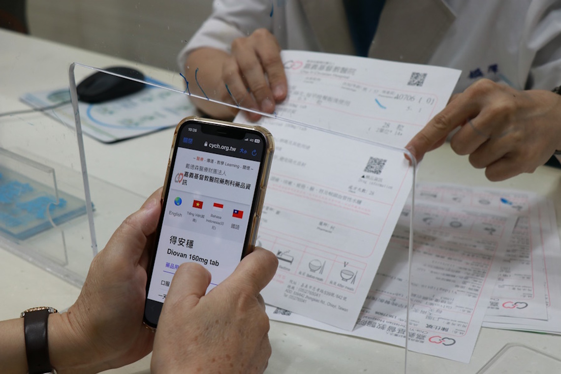 藥怎麼吃? 嘉基首創英、越、印尼多國語音藥袋 貼心只為了更放心