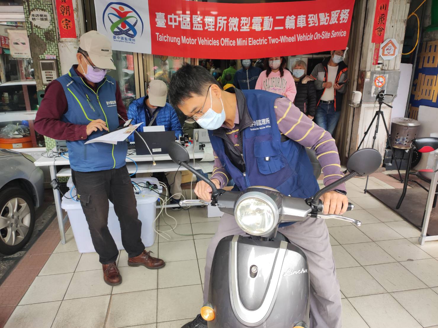 ▲微型電動二輪車,從今年11月30日起,須懸掛車牌及投保強制險始可合法上路,未掛牌上路將受罰並移置保管。(彰化監理站提供)
