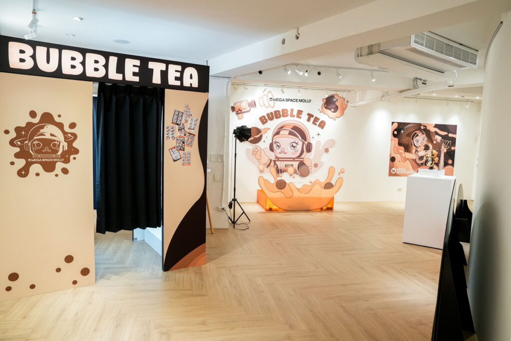 POP MART西門町旗艦店同步推出限定特展,於今日正式開展,將一連展至10月13日。