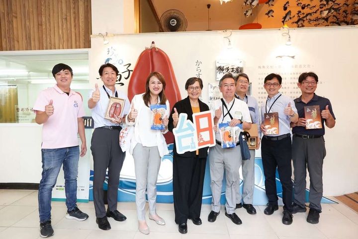 推薦可到「珍芳烏魚子」的全台唯一烏魚子見學工廠採買伴手禮。 圖:高雄市政府觀光局/提供