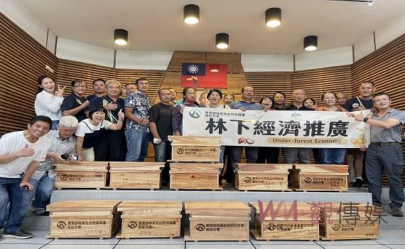邀請山村部落手作國產材蜂箱 林業保育署南投分署給森林蜂一個家