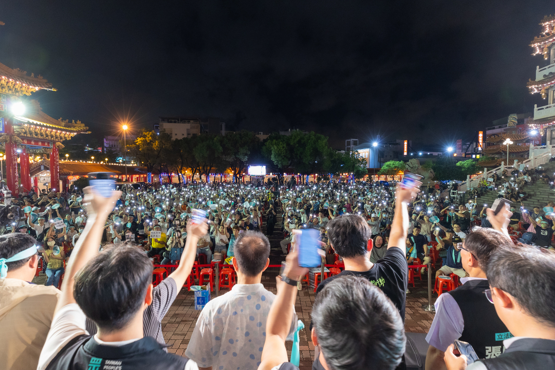 漾新聞|聲援柯文哲無罪放人!民眾黨高雄戶外開講三千小草力挺