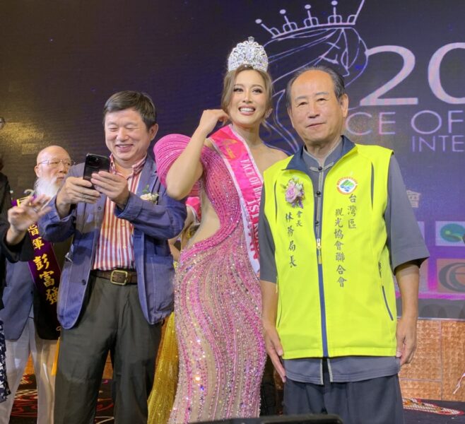 圖文:台灣萬里長城邀請世界美顏小姐拍照打卡當網紅。