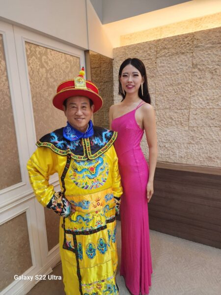 圖文:台灣萬里長城邀請世界美顏小姐拍照打卡當網紅。