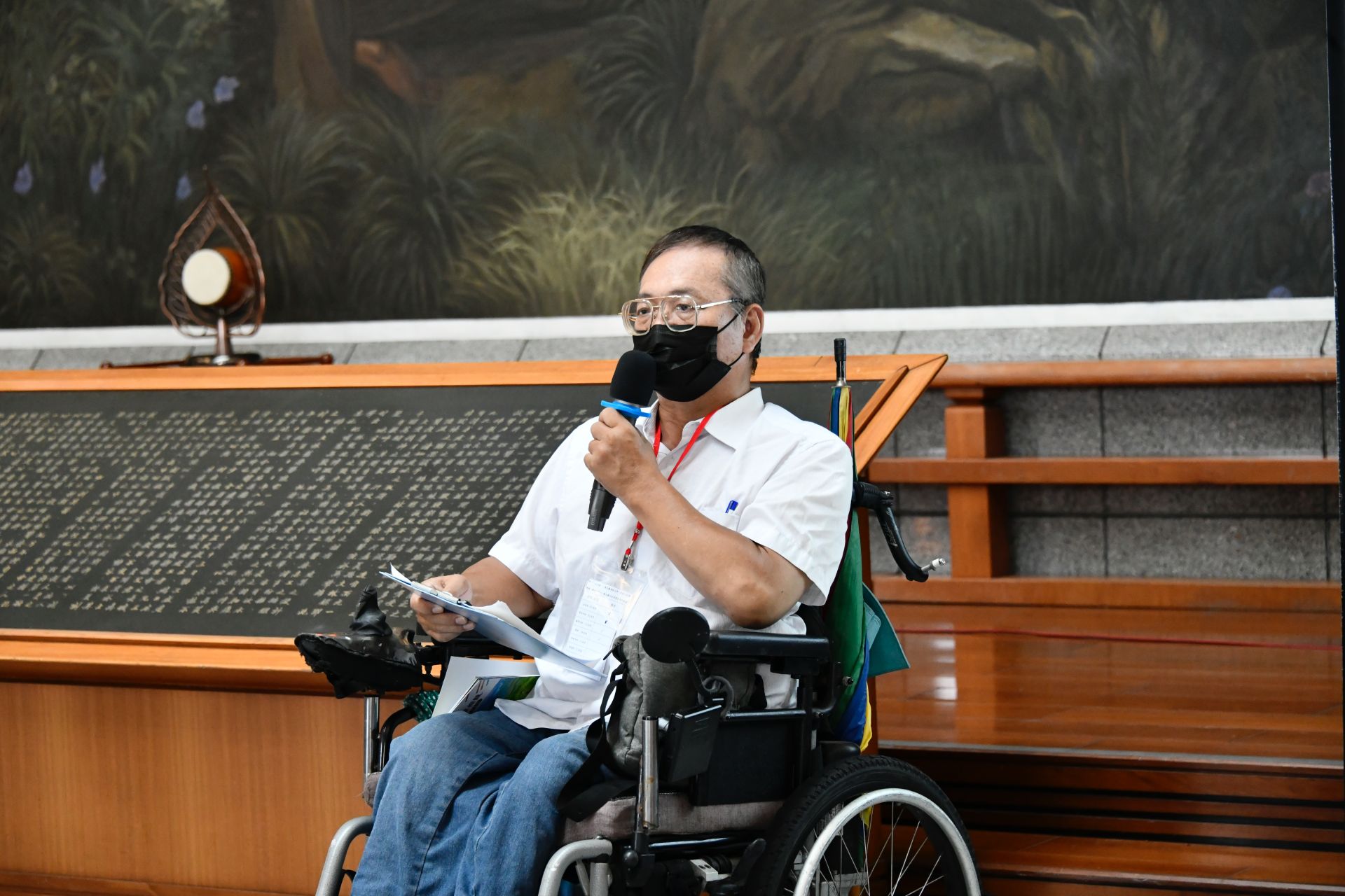 圖說:脊髓損傷畫家郭竹遊分享如何走過低潮,拿起畫筆展現不被命運打敗的亮麗人生