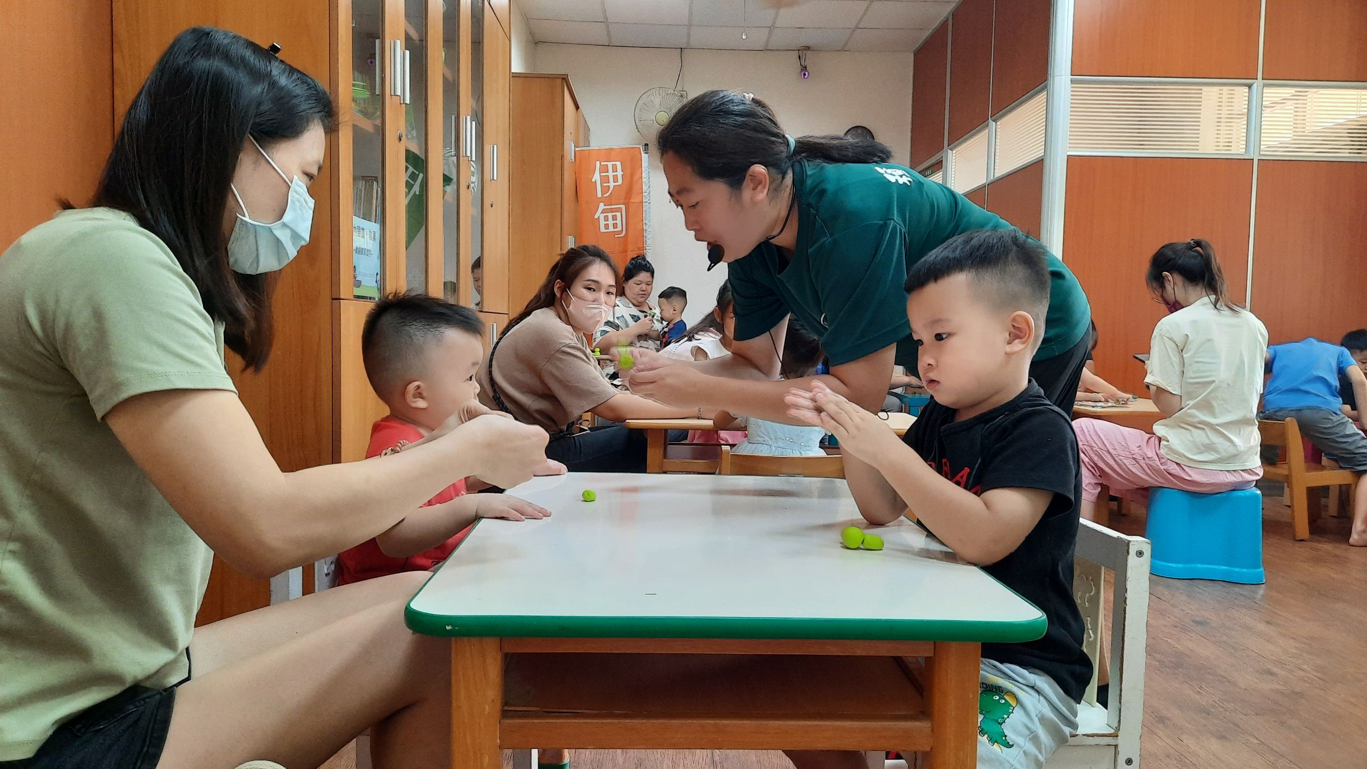 陪孩子遊戲與創作的過程中，幫助家長了解孩子