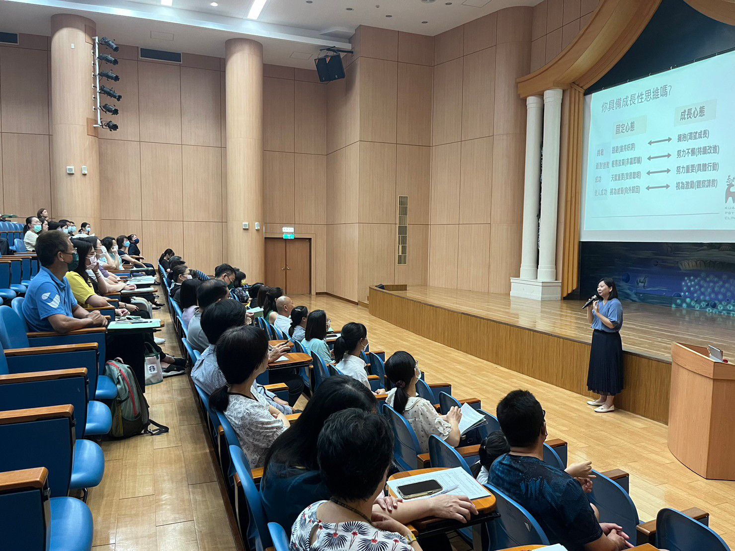 寬欣心理治療所鄭皓仁院長主講「打造孩子的心理韌性」親職講座。